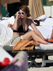 http://img212.imagevenue.com/loc867/th_311868235_Mischa_Barton_Bikini_Candids_on_the_Beach_in_Miami_December_27_2011_123_122_867lo.jpg